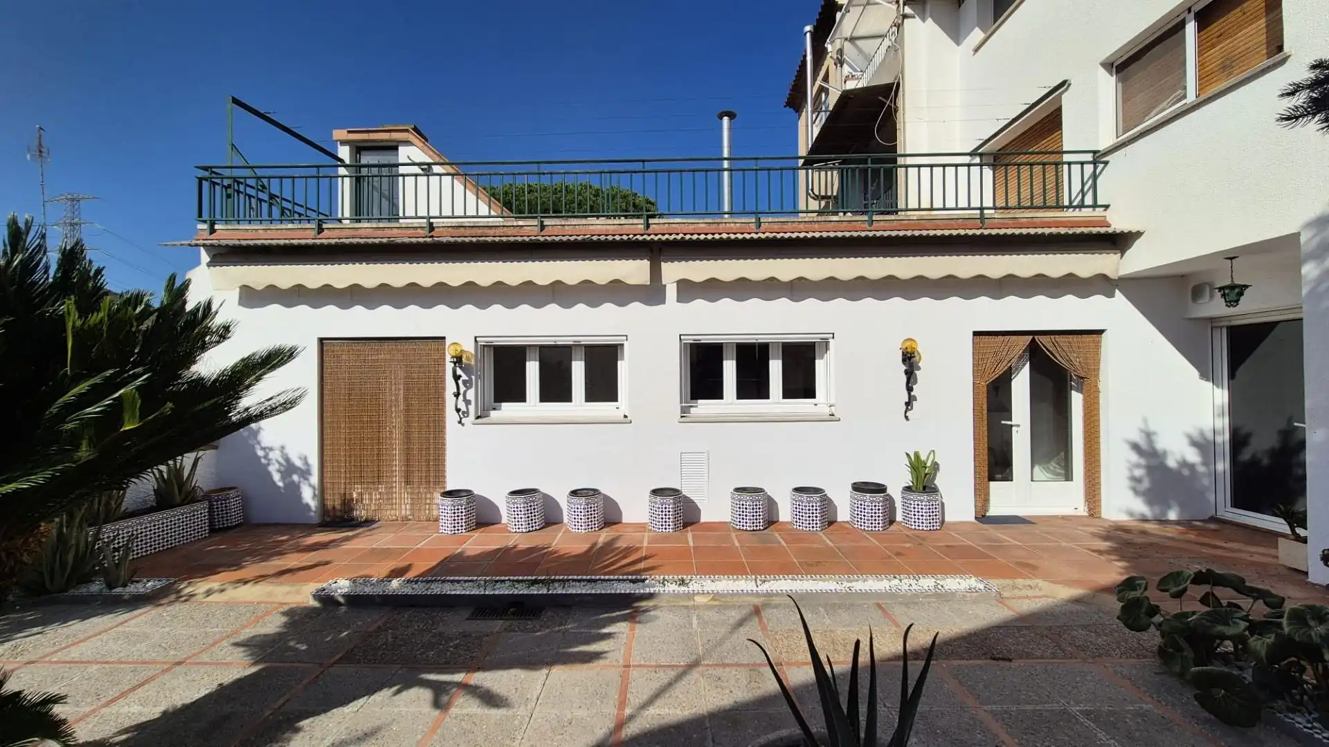Vista exterior de Casa o xalet de lloguer en Castellar del Vallès amb Calefacció, Jardí privat i Alarma