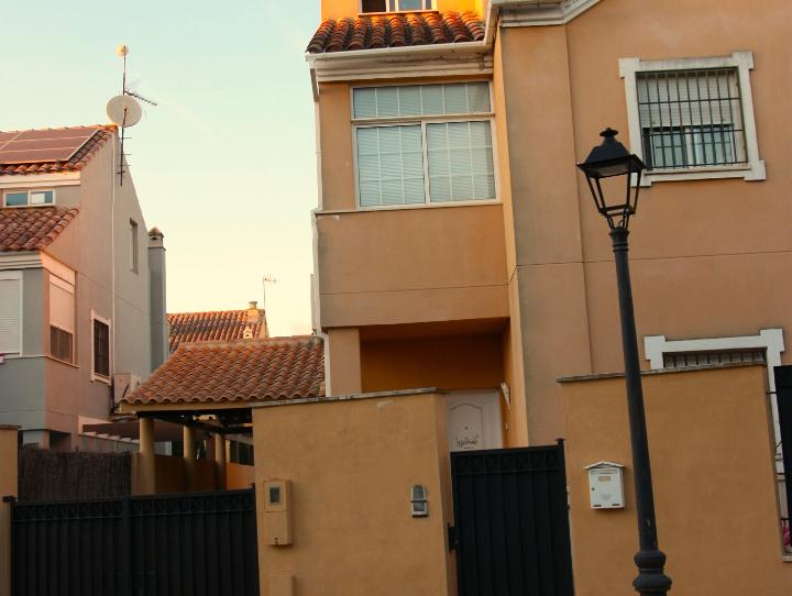 Foto 1 de Casa adosada en venta en Espartinas Pueblo, Sevilla