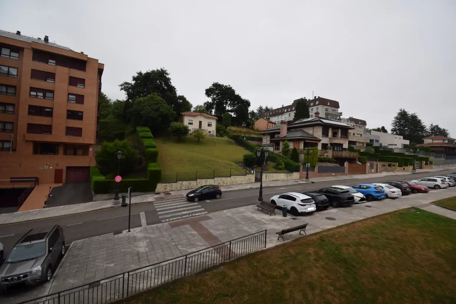 Vista exterior de Pis en venda en Oviedo  amb Calefacció, Jardí privat i Parquet