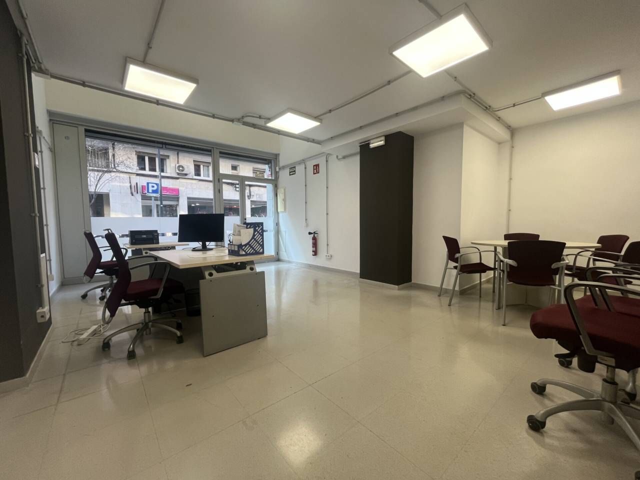 Oficina de lloguer en L'Hospitalet de Llobregat amb Aire condicionat i Alarma