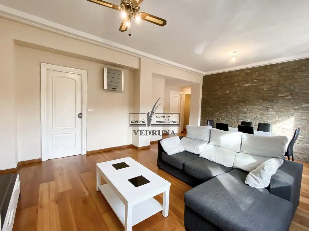 Living room of Flat for rent in  Zaragoza Capital  with Air Conditioner, Heating and Parquet flooring