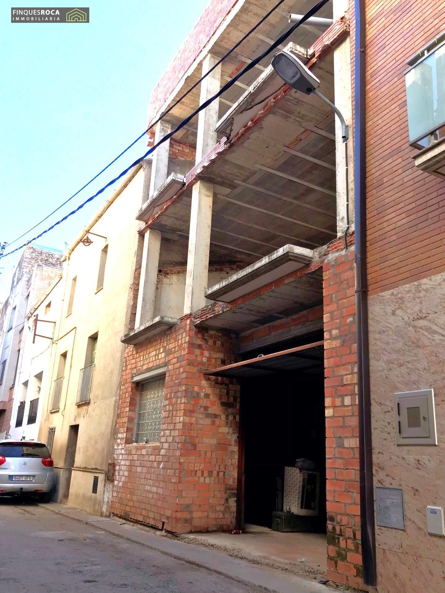 Vista exterior de Casa adosada en venda en Santa Bàrbara amb Terrassa i Traster