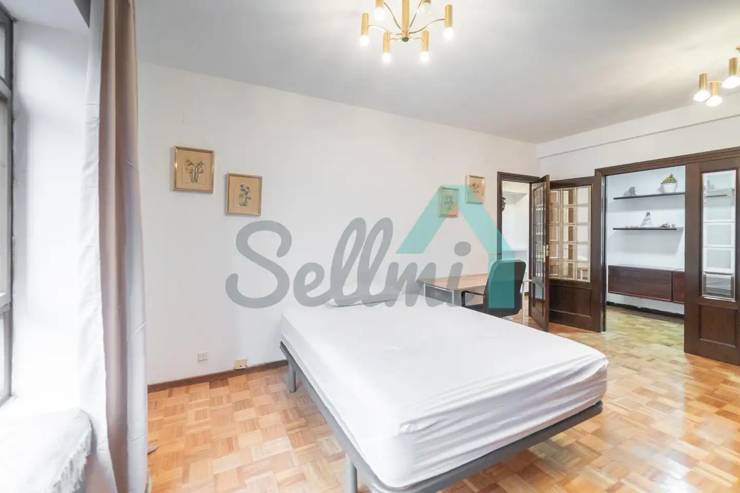 Bedroom of Flat for share in Oviedo   with Heating, Parquet flooring and Furnished