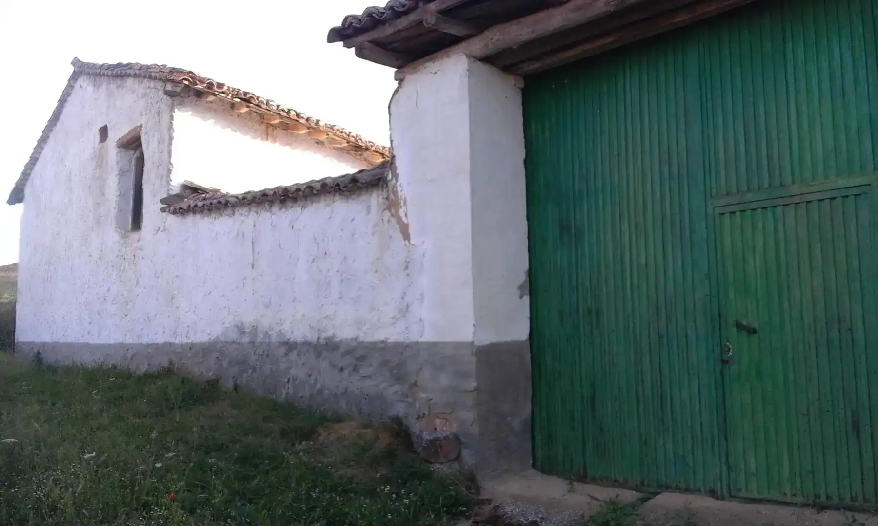 Vista exterior de Finca rústica en venda en Respenda de la Peña amb Jardí privat