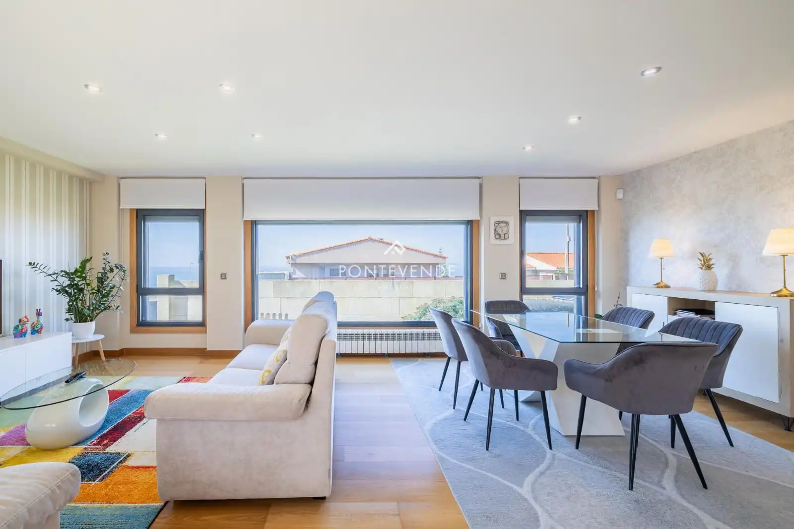 Sala d'estar de Casa o xalet en venda en Vigo  amb Calefacció, Jardí privat i Terrassa