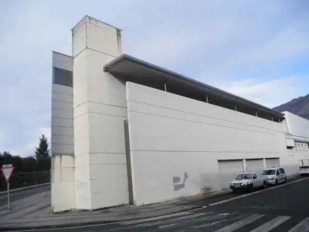 Außenansicht von Gebäude zur Miete in Azkoitia