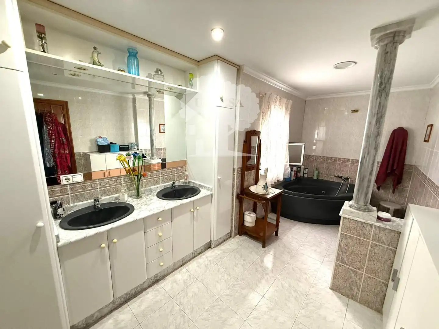 Badezimmer von Einfamilien-Reihenhaus zum Verkauf in Motril mit Klimaanlage, Heizung und Schwimmbad