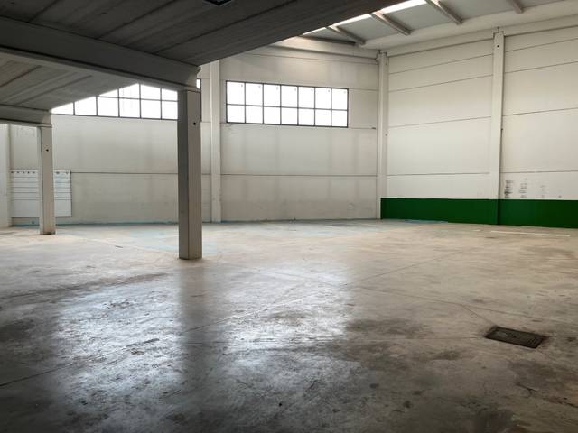 Nave industrial en Alquiler en Santa Oliva