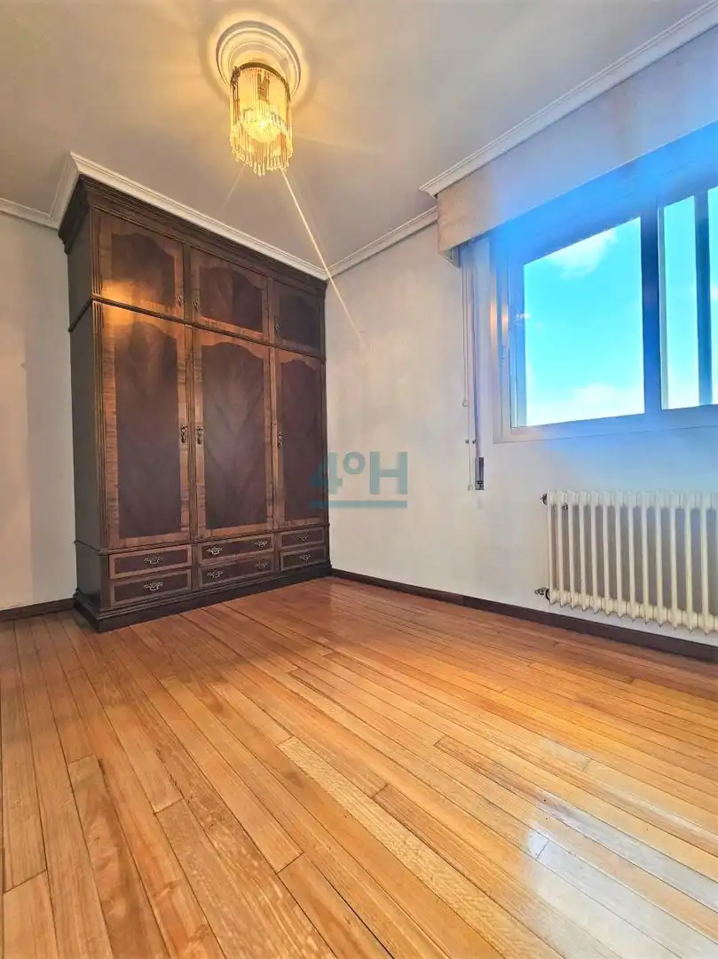 Bedroom of Flat for sale in Ourense Capital   with Heating, Parquet flooring and Terrace