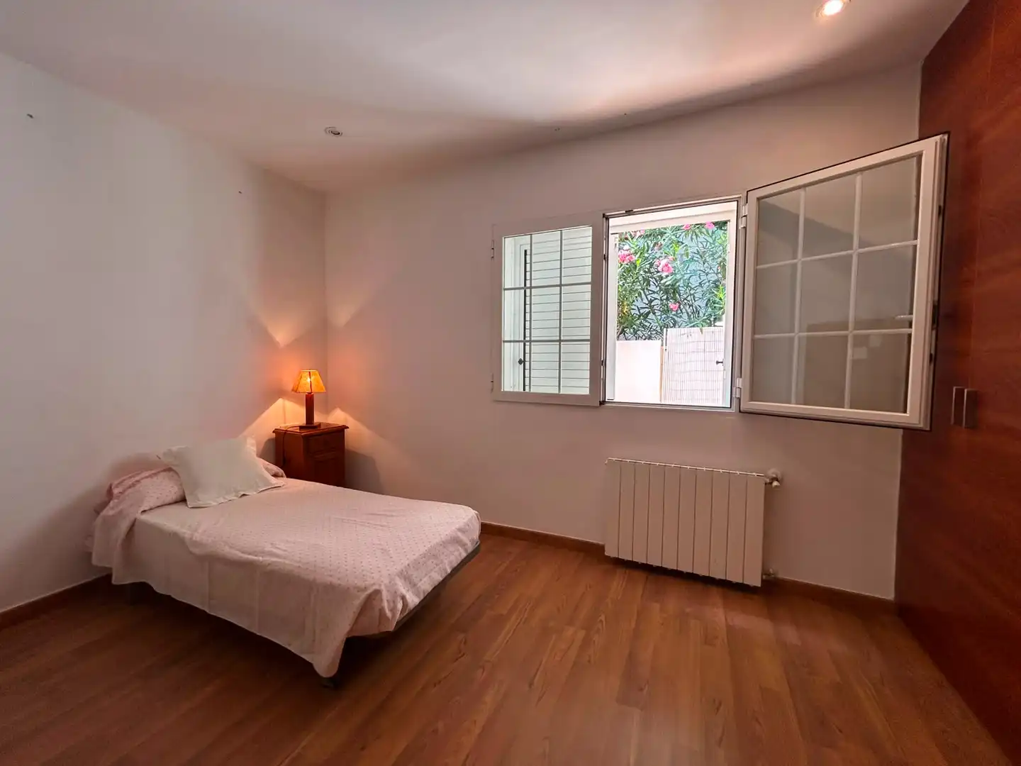 Dormitori de Casa o xalet en venda en Paterna amb Aire condicionat, Calefacció i Jardí privat