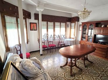 Casa con balcón en venta en Tomelloso