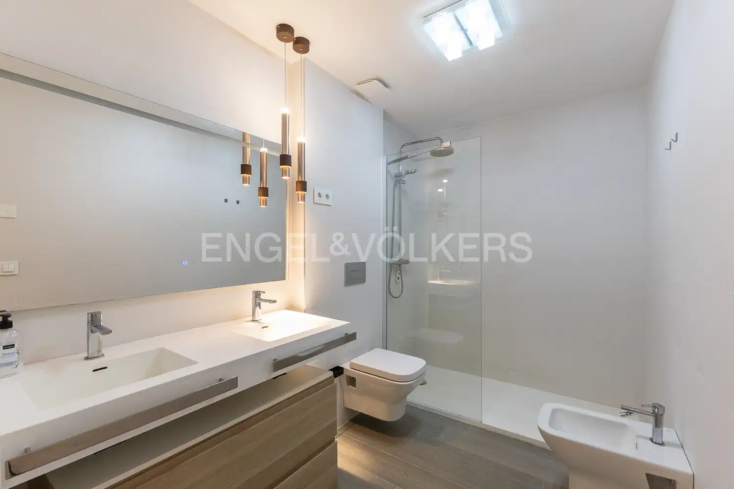 Badezimmer von Wohnung zur Miete in Valencia mit Klimaanlage, Heizung und Terrasse