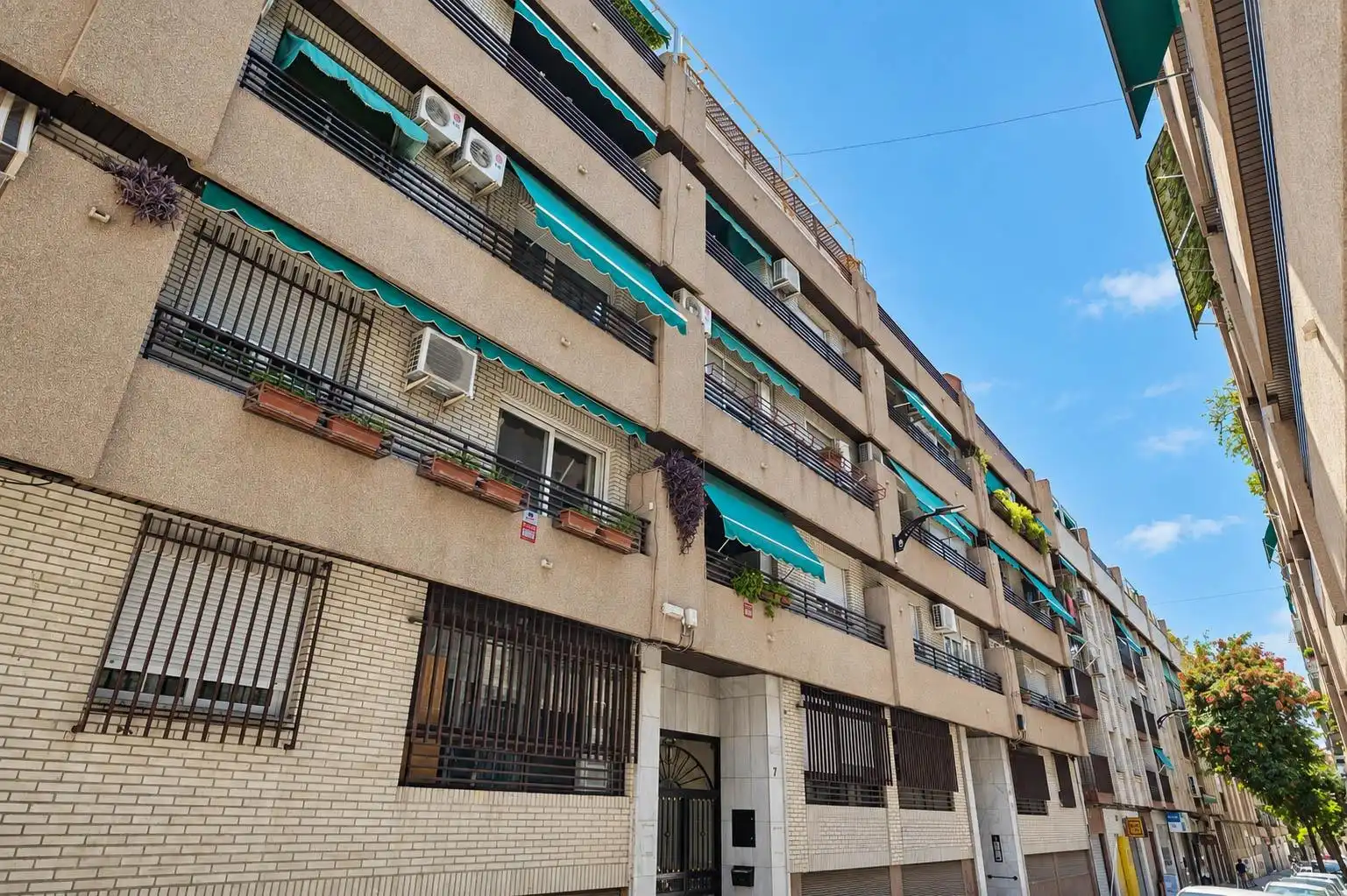 Pis amb ascensor en venda a Calle ABEN HUMEYA 7