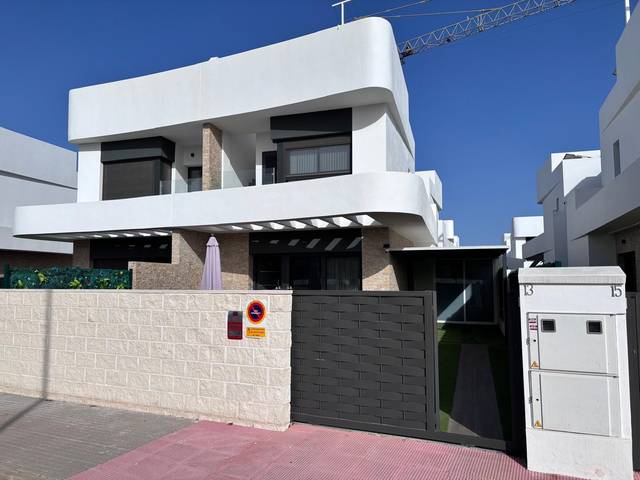 Casa adosada en Venta en Los Montesinos