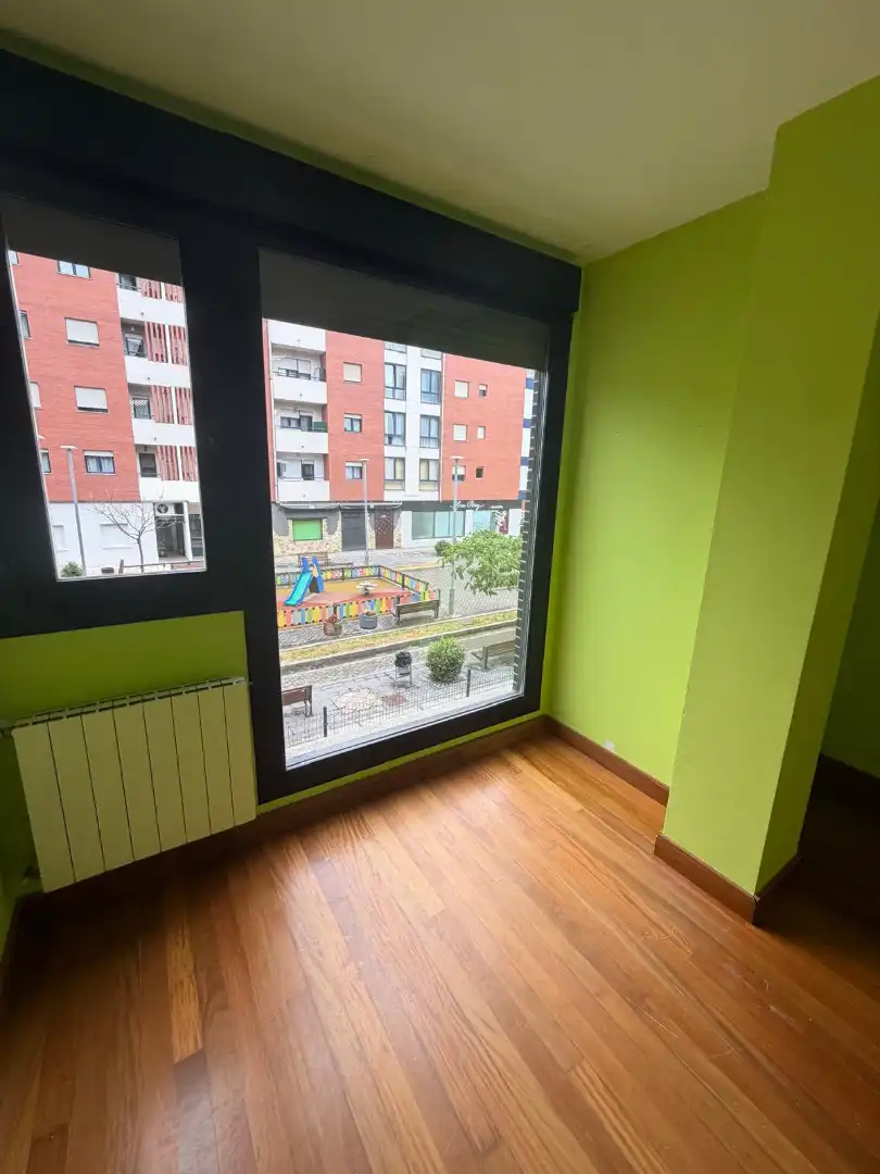 Piso en venta en Medio Cudeyo con Calefacción, Parquet y Balcón