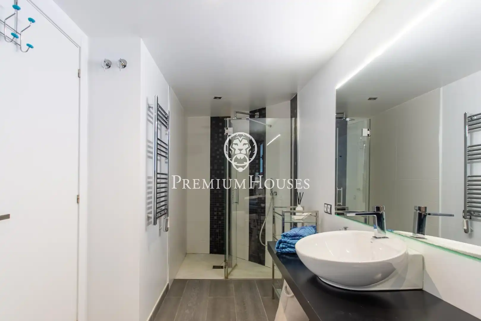 Bathroom of Houses for rent in Cabrils  with Air Conditioner, Heating and Private garden