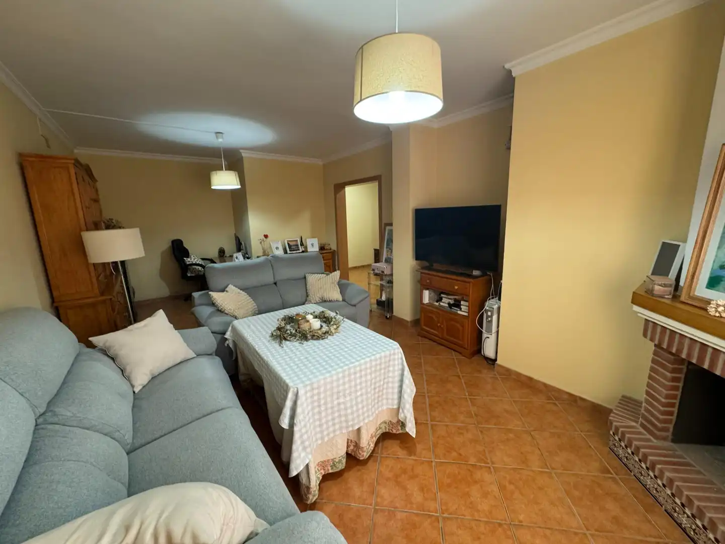 Sala d'estar de Casa o xalet en venda en Rincón de la Victoria amb Jardí privat, Terrassa i Balcó