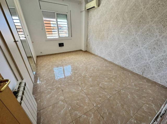 Piso en Venta en De L'Eramprunyà en Can Tintorer - Can Tries