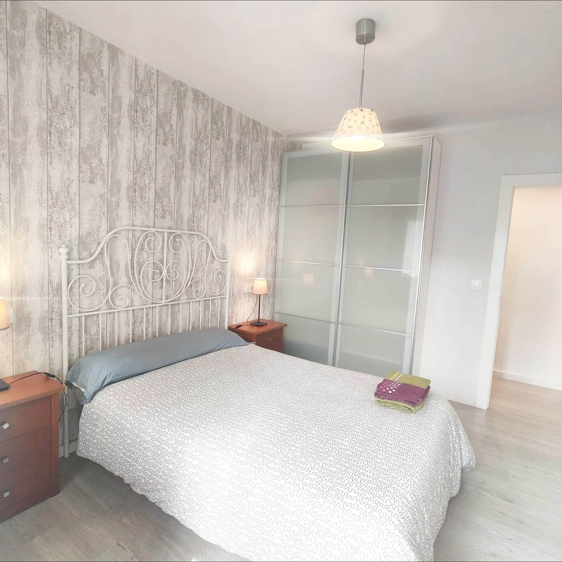 Habitación de Piso en venta en Gijón  con Terraza, Trastero y Amueblado