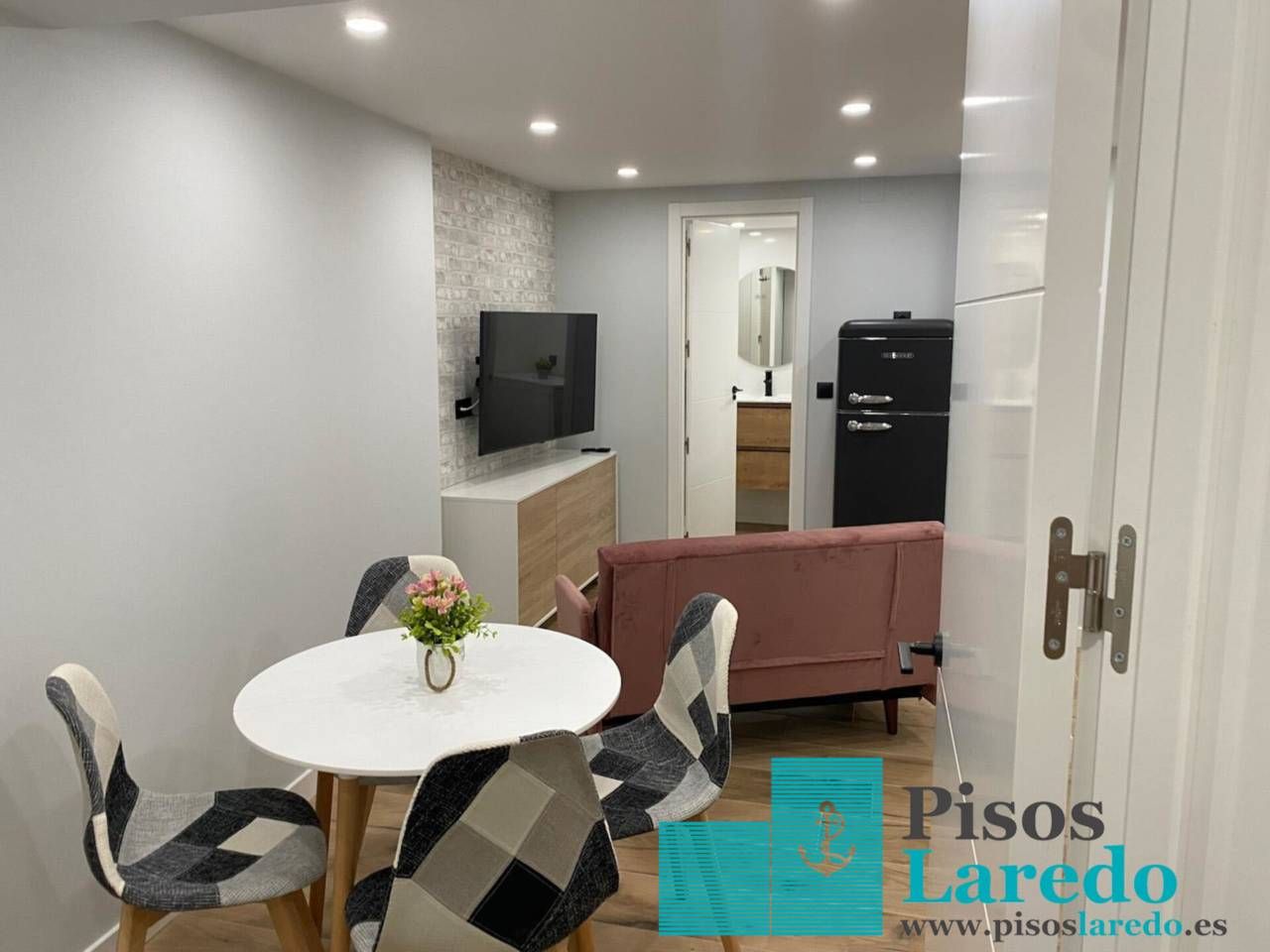 Living room of Flat for sale in Laredo  with Heating and Furnished