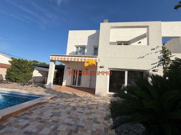 Xalet amb piscina en venda a Les Tres Cales