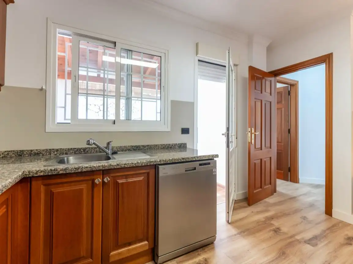 Kitchen of Houses for sale in Cuesta de la Villa