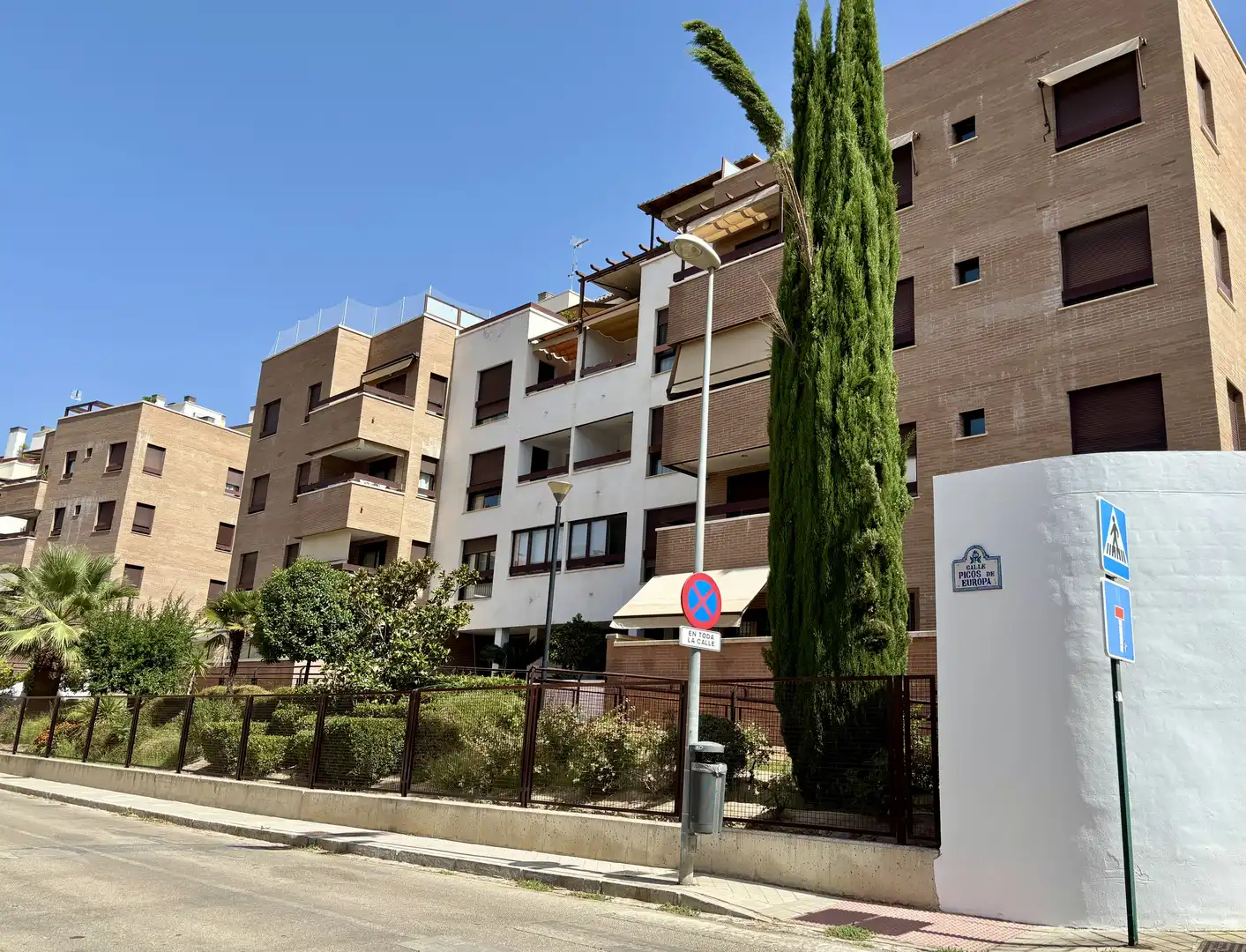 Vista exterior de Piso en venta en  Granada Capital con Aire acondicionado, Terraza y Piscina