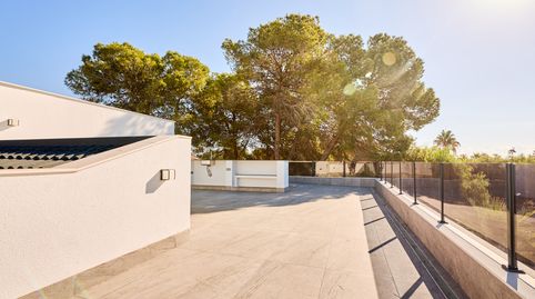 Villa moderna de una sola planta en Ciudad Quesada, Rojales. Ocupa una parcela de esquina de seiscientos veinte metros cuadrados y, imatge 4