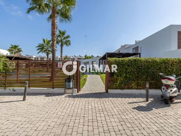 Adossat amb piscina en venda a Arco Norte - Avda España