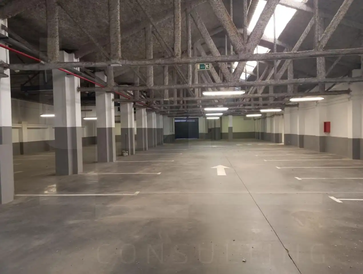 Parkplatz von Fabrikhallen zur Miete in Mislata