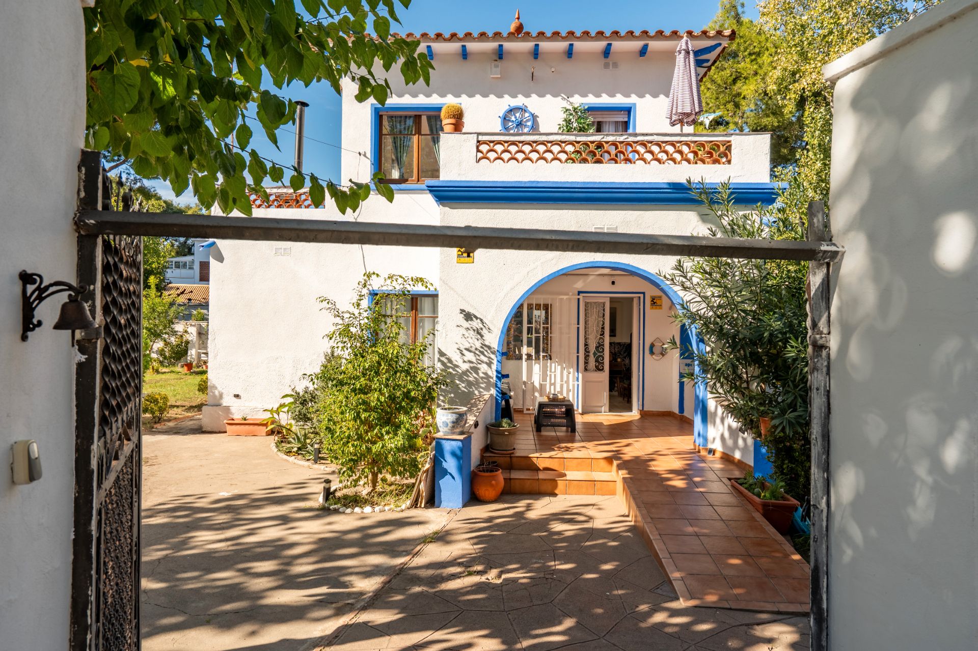 Vista exterior de Casa o xalet de lloguer en Castelldefels amb Aire condicionat, Jardí privat i Terrassa
