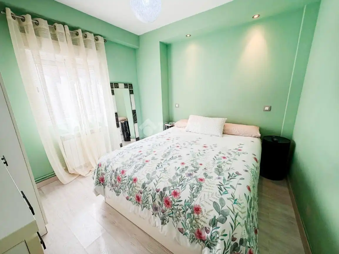 Schlafzimmer von Wohnung zum Verkauf in Zaragoza mit Klimaanlage, Heizung und Parkett