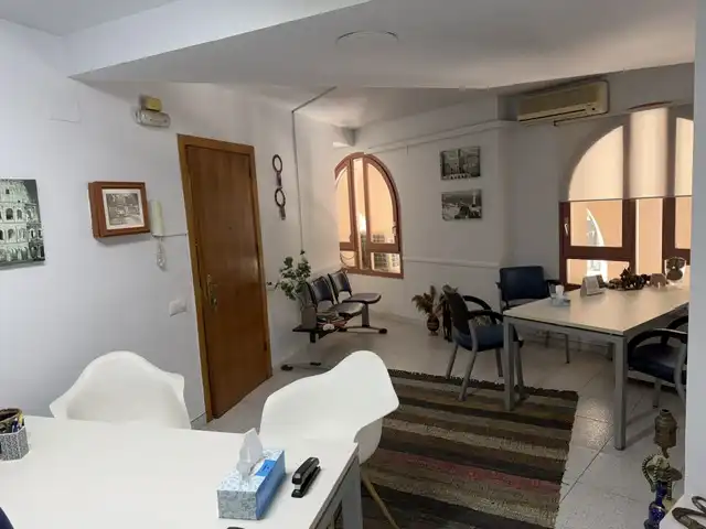 Büro zum Verkauf in Girona mit Klimaanlage und Heizung