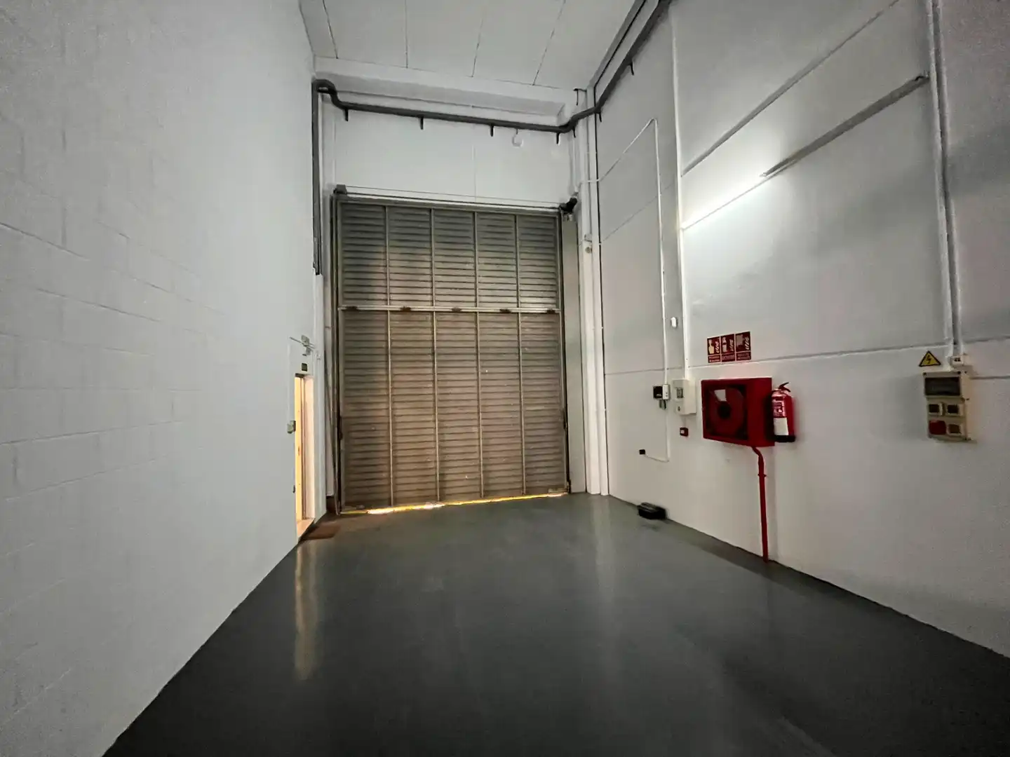 Nau industrial de lloguer en Barcelona amb Calefacció i Alarma