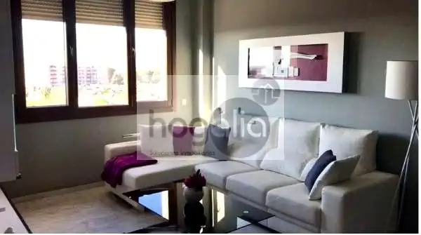 Sala de estar de Piso de alquiler en  Sevilla Capital con Aire acondicionado, Piscina y Amueblado