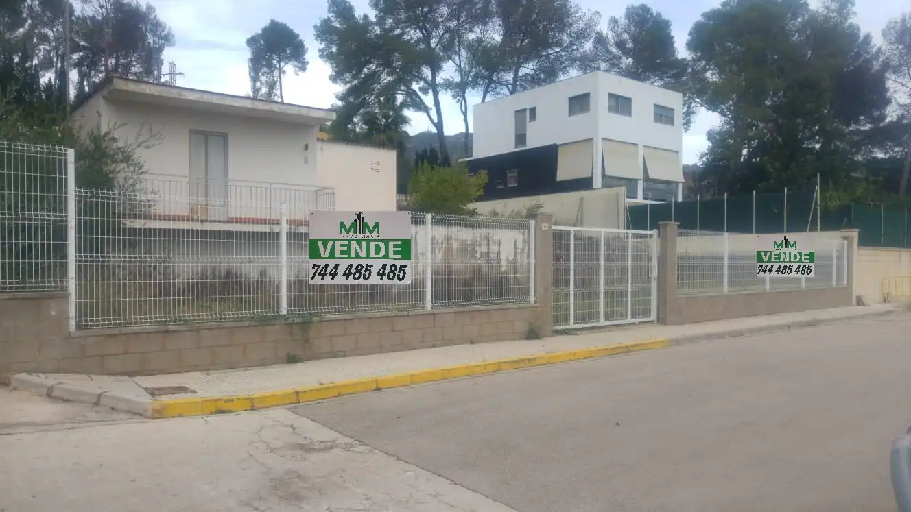 Terreno residencial en venta en Carrer de l'Alborcer 16