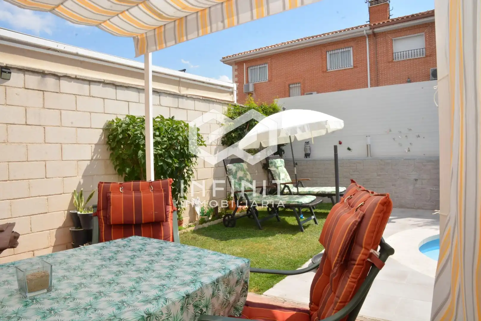Terrassa de Casa adosada en venda en Torrejón del Rey amb Calefacció, Jardí privat i Terrassa