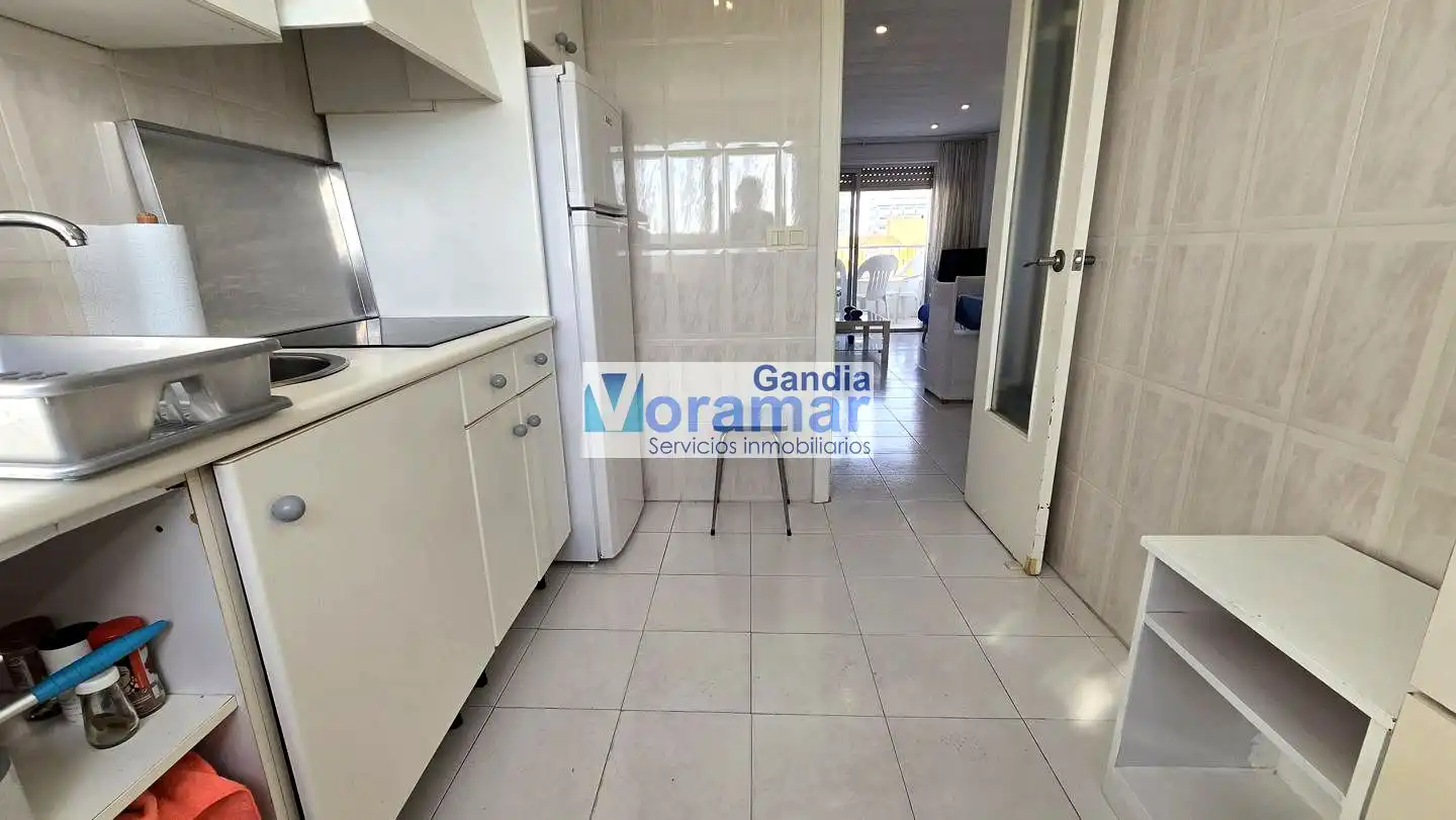 Cuina de Apartament de lloguer en Gandia amb Terrassa, Moblat i Piscina comunitària