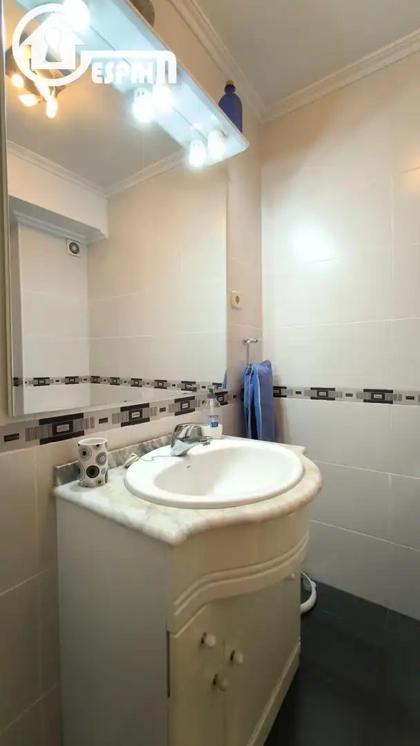 Bathroom of Flat for sale in Madrid  with Air Conditioner and Heating