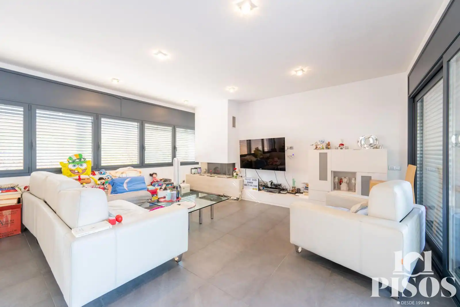 Living room of Houses for sale in Sant Cugat del Vallès  with Air Conditioner, Storage room and Swimming Pool