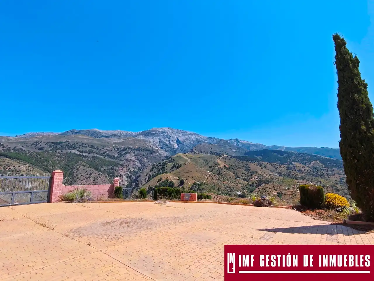 Vista exterior de Casa o xalet en venda en Canillas de Aceituno amb Terrassa, Piscina i Moblat