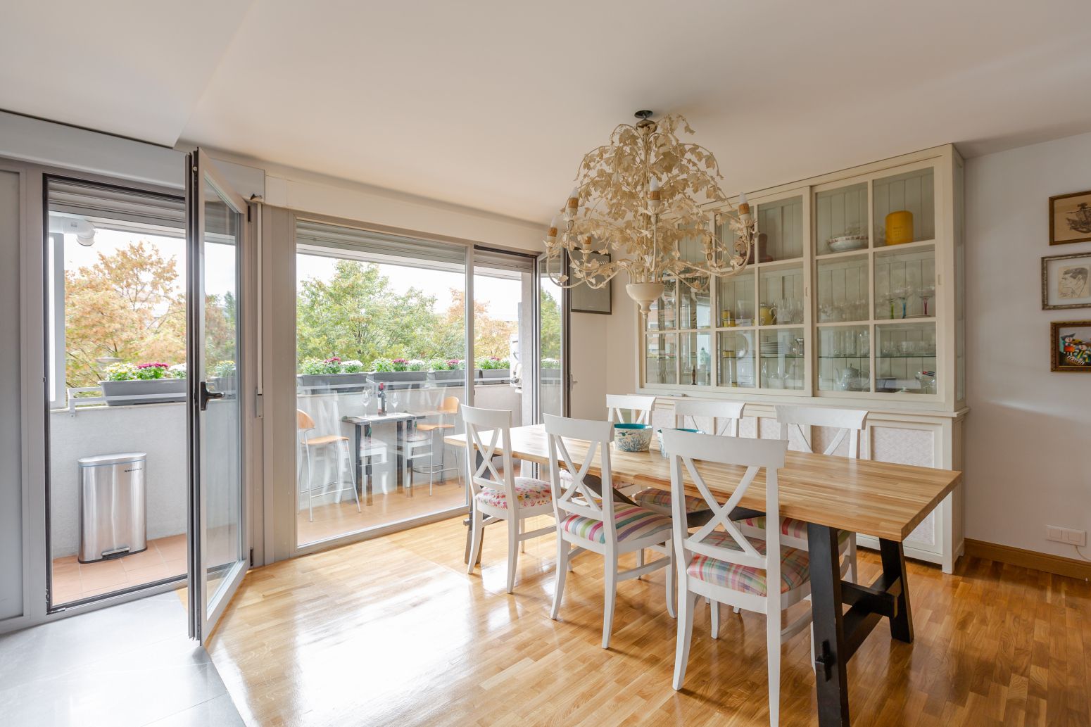 Comedor de Piso en venta en  Pamplona / Iruña con Calefacción, Parquet y Trastero