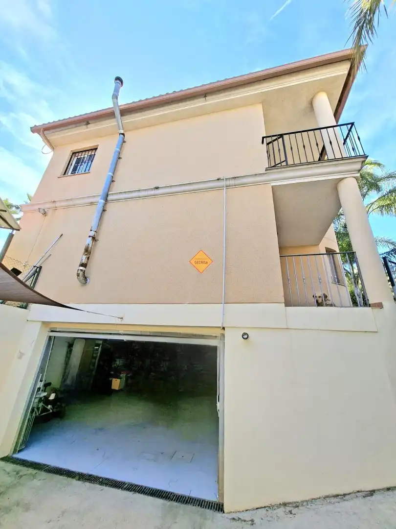 Parking de Casa o chalet en venta en Paterna con Aire acondicionado, Calefacción y Jardín privado