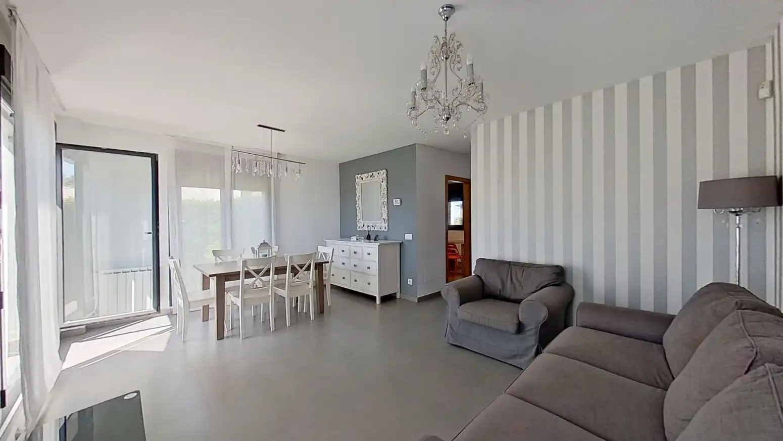 Sala d'estar de Casa adosada en venda en Suances amb Calefacció, Jardí privat i Moblat