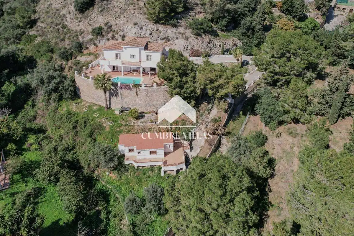 Vista exterior de Casa o xalet en venda en Almuñécar amb Calefacció, Jardí privat i Terrassa