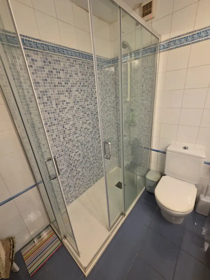 Badezimmer von Wohnung zum Verkauf in Vilafranca del Penedès mit Klimaanlage, Heizung und Parkett