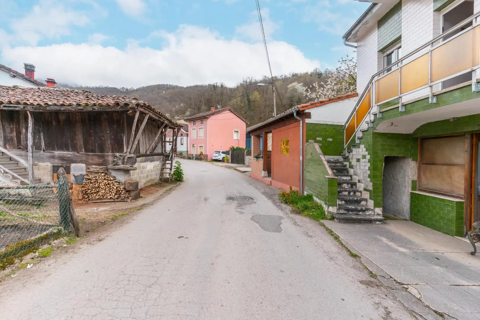 Vista exterior de Casa o xalet en venda en Laviana amb Calefacció, Jardí privat i Terrassa