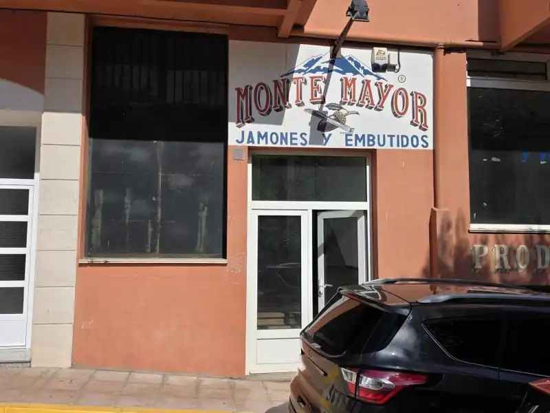 Local en venta en Baños de Montemayor