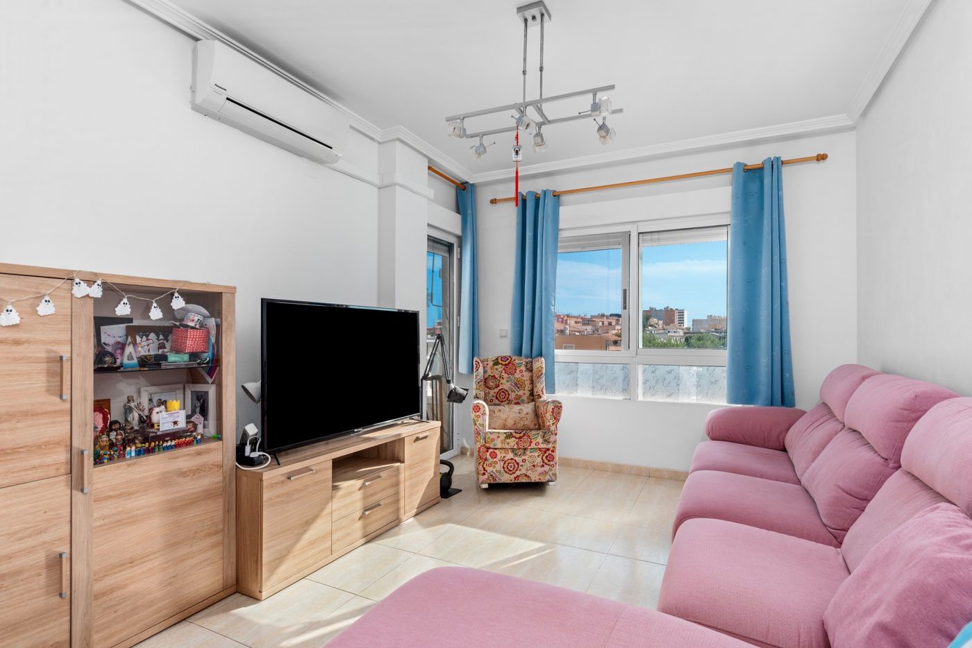 Sala de estar de Apartamento en venta en Sant Joan d'Alacant con Aire acondicionado, Trastero y Amueblado