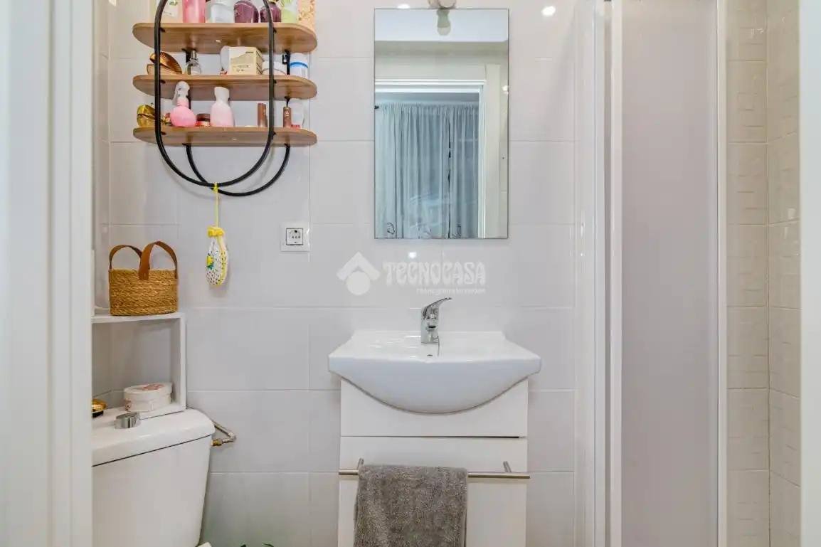 Bathroom of Flat for sale in Alhendín  with Air Conditioner and Furnished
